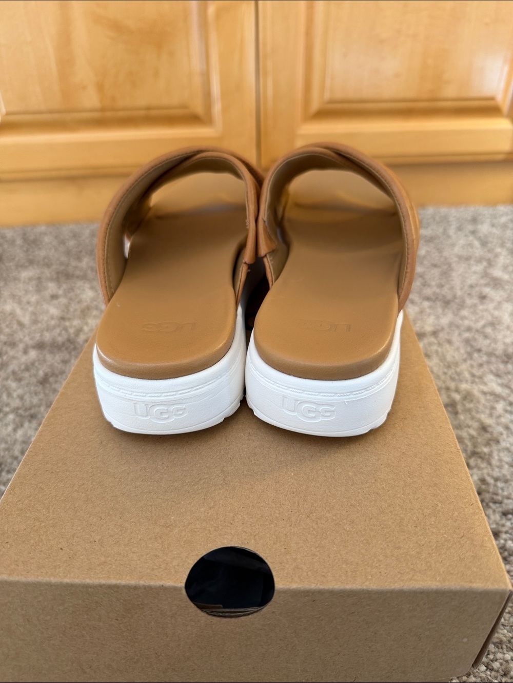 UGG Zane Crossband Platform Sandals - Picture 4 of 5